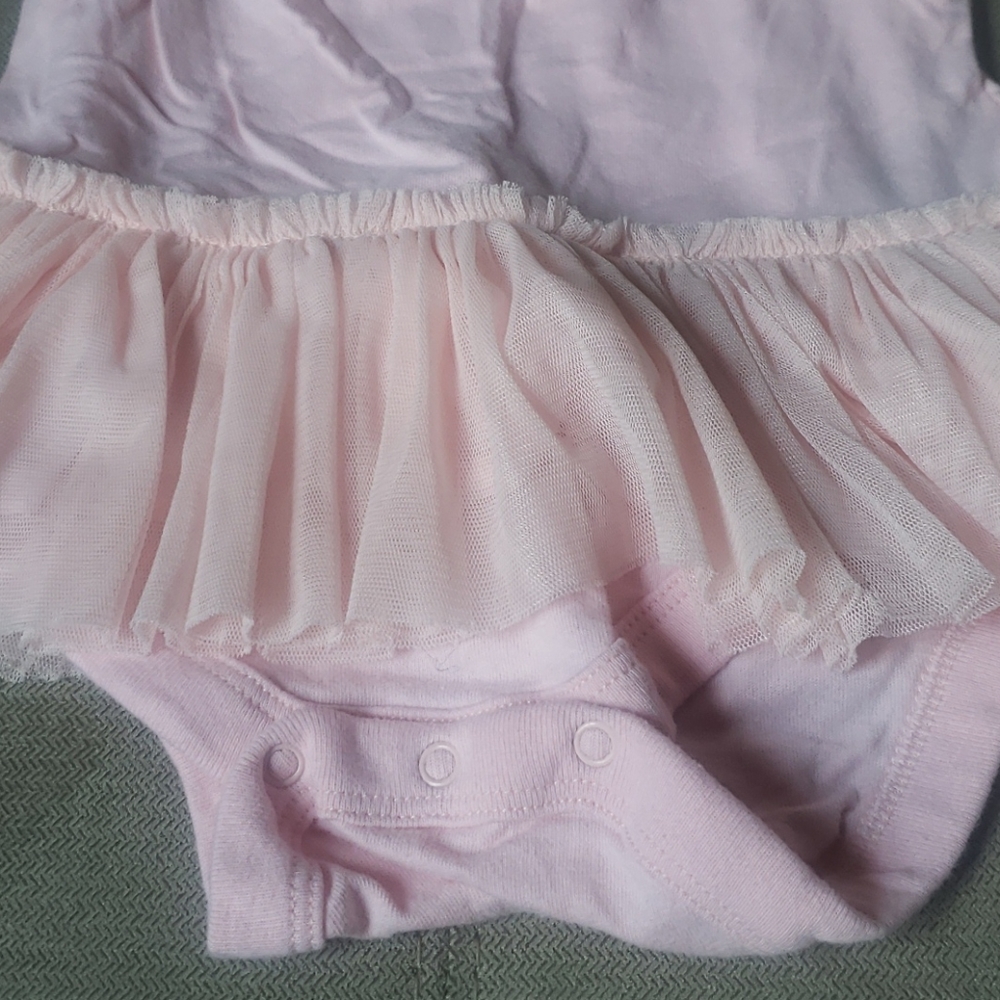 Baby Gap onezie. - Picture 2 of 3